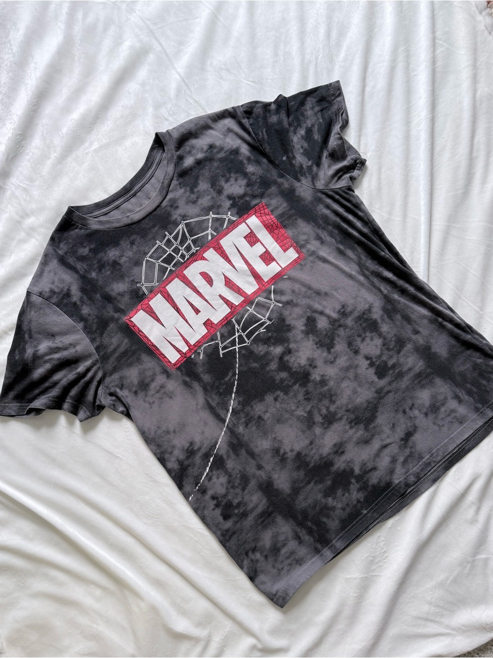 🕸️🕷️Men’s Spiderman 2X Marvel Black Tie-Dye Logo Tee